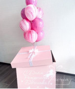 Коробка с воздушными шарами  для поздравления с днем рождения доченька