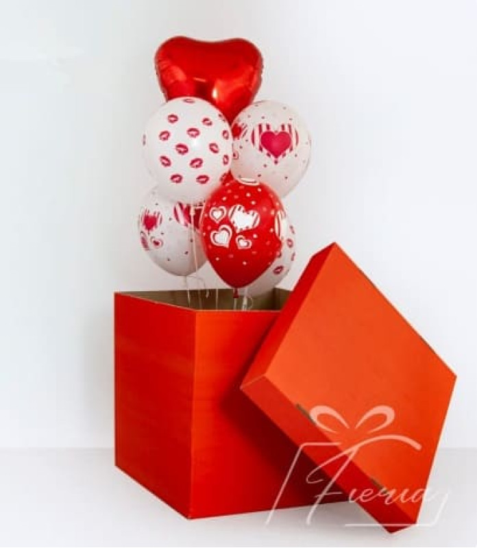 Купить Композиция из воздушных шаров в красной коробке