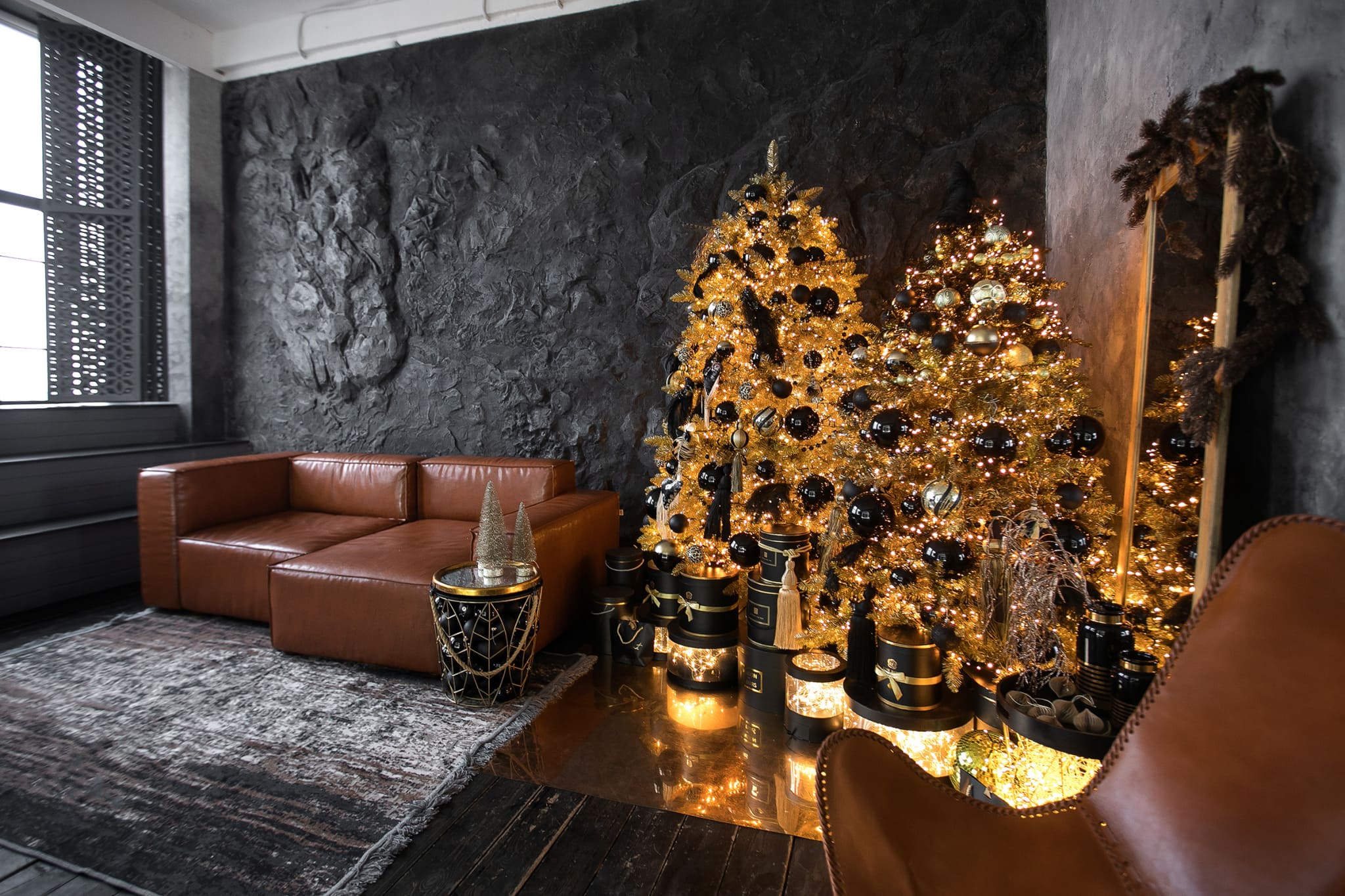 Новогоднее оформление елей